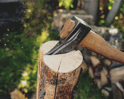 How to Choose the Right Axe: A Practical Guide for Outdoor Enthusiasts
