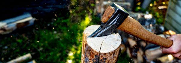 How to Choose the Right Axe: A Practical Guide for Outdoor Enthusiasts